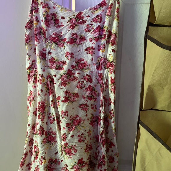 Clothes - Picture 9 of 12